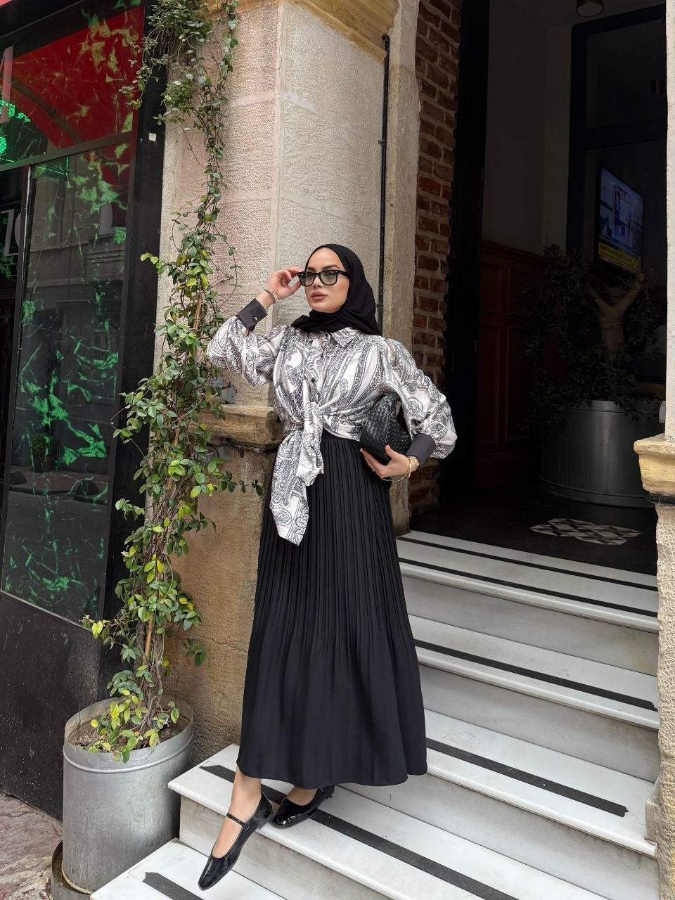 Black Amaya Pleated Skirt